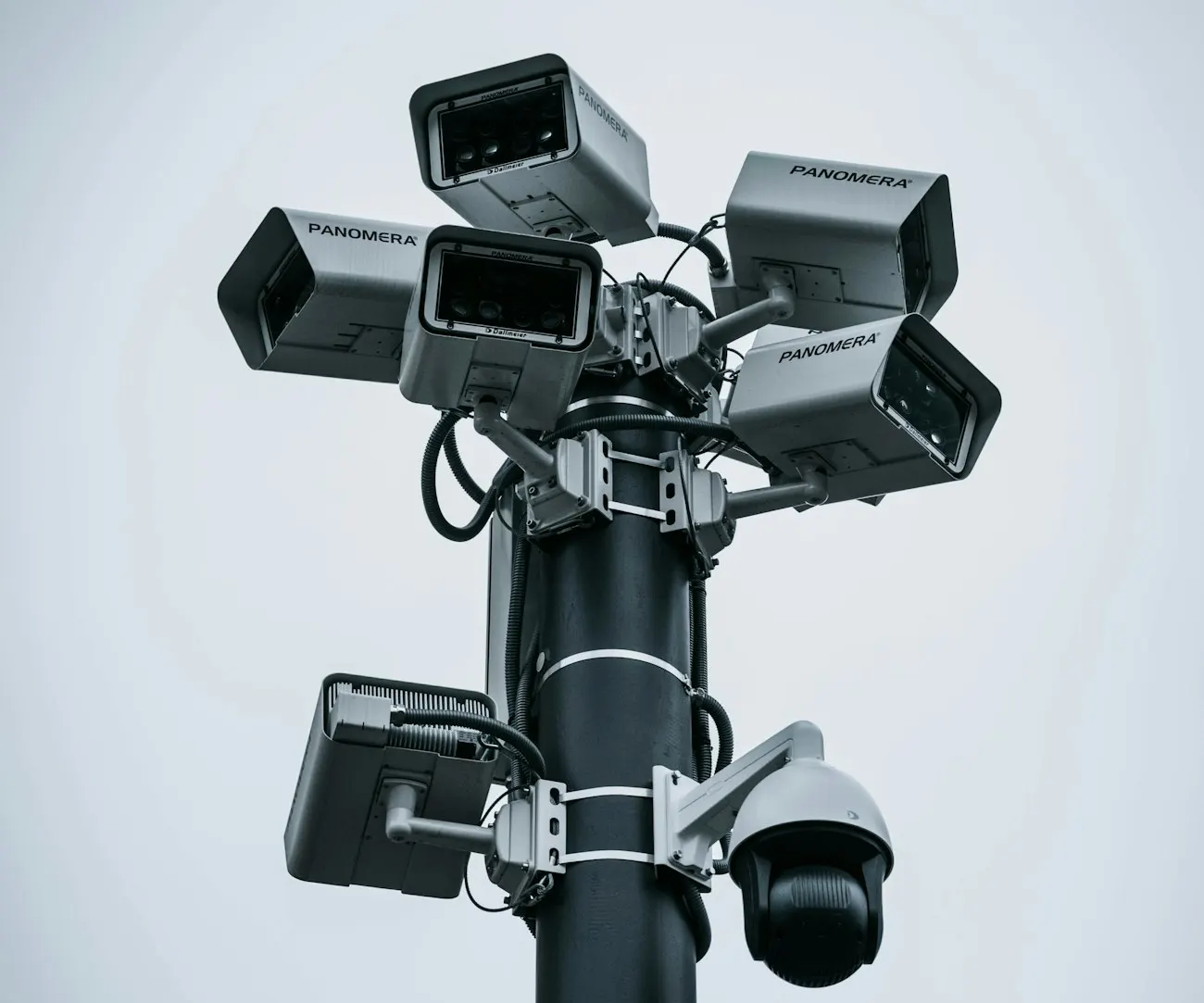 Cụm camera an ninh AI gắn trên cột