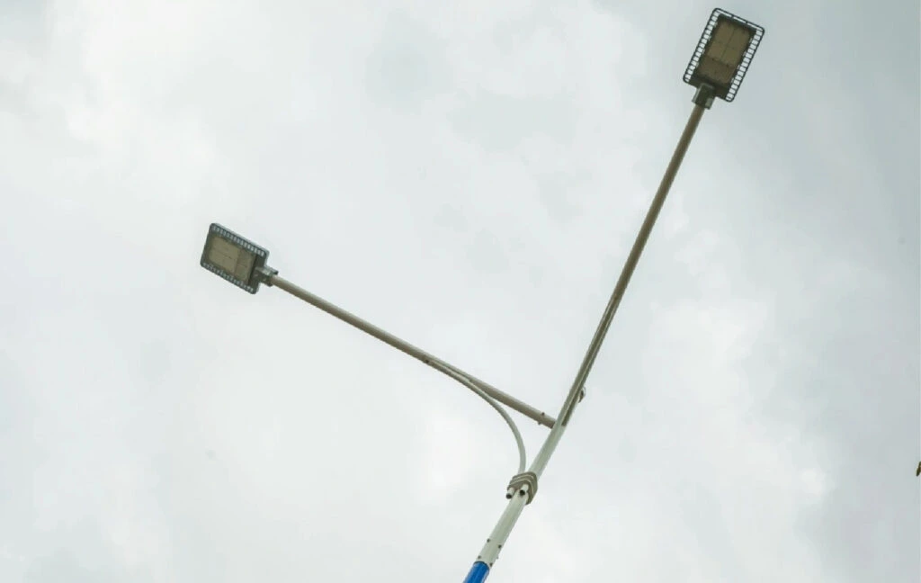Cột đèn LED thông minh hiện đại